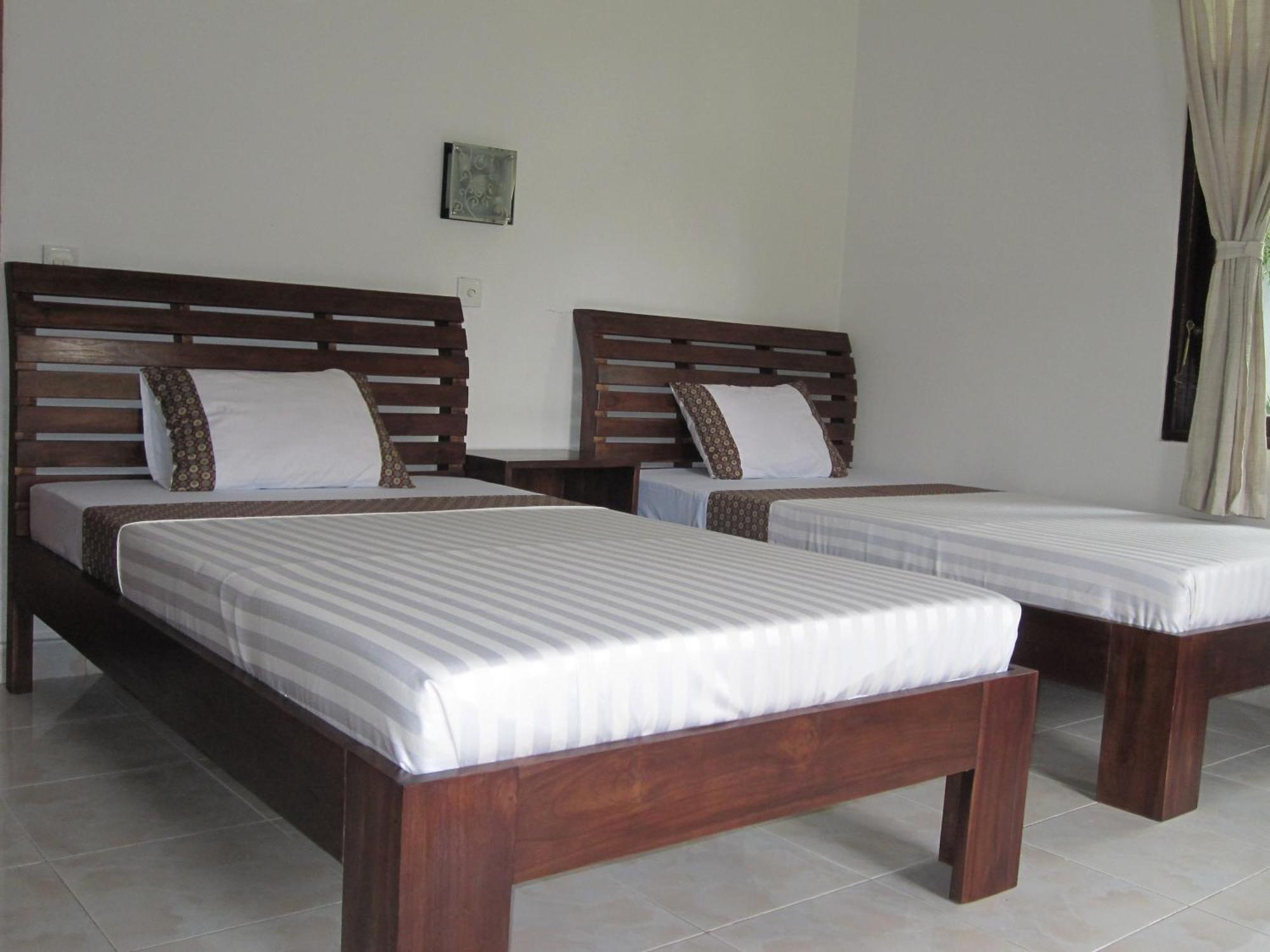Galang Kangin Bungalows Amed Rum bild